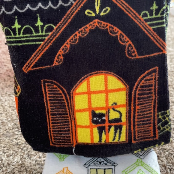 Set of 2 Towels Halloween Glow in the Dark NWT - Picture 5 of 5